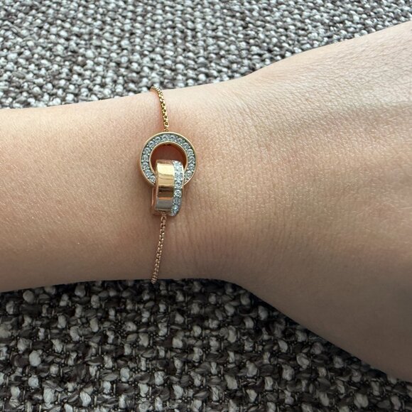 Swarovski Interlocking loop, Crystal, Rose Gold-tone plated Barcelet - Picture 5 of 7